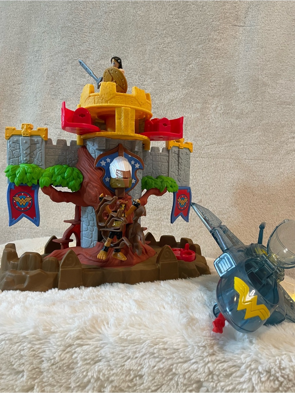 Fisher-Price Imaginext Wonder Woman Castle Playset and Invisible Jet